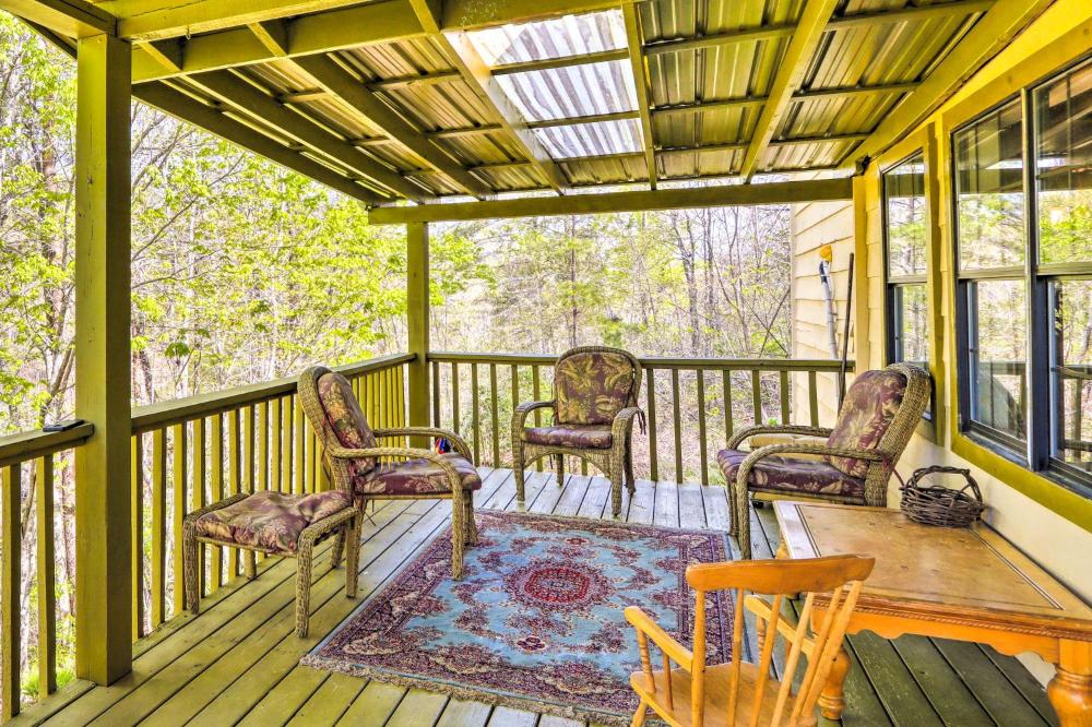 Charming Cottage with Deck in Blue Ridge!